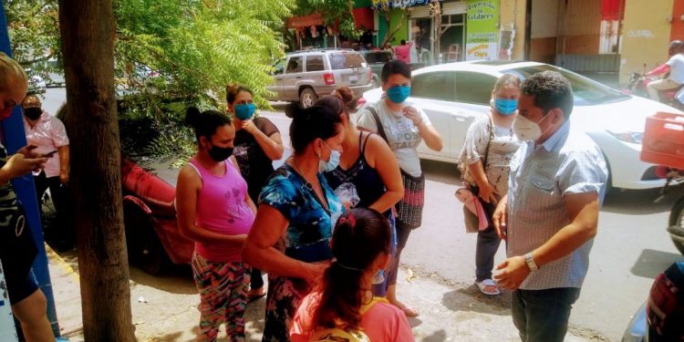 Ángel Custodio apoya a familias de desplazados de El Aguaje