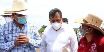 José Luis Cruz Lucatero y Silvano Aureoles ponen en marcha la planta tratadora de aguas en Apatzingán