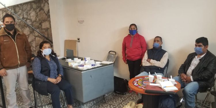 DIPUTADA FEDERAL MARÍA CHÁVEZ DONA MEDICAMENTOS AL CONCEJO COMUNAL DE PICHATARO