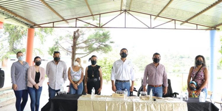 Octavio Ocampo suma con autoridades de Susupuato y Benito Juárez por el fortalecimiento educativo