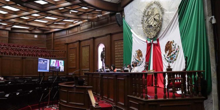 Aprueban diputados locales glosas del cuarto informe de gobierno en materia de salud, desarrollo social y urbano, industria, comercio y servicios