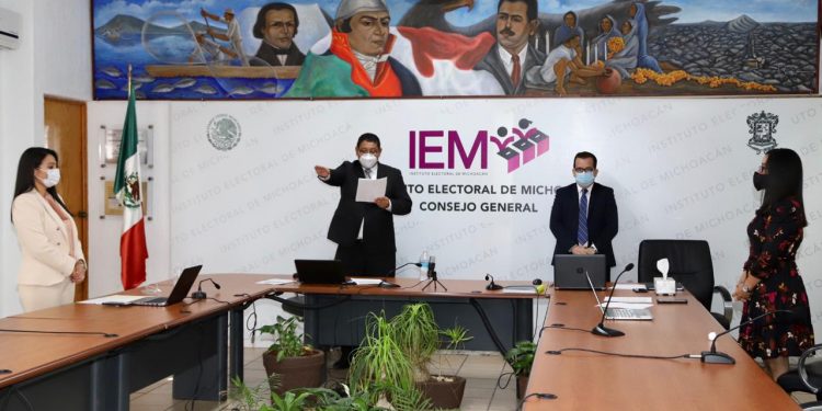 RINDEN PROTESTA NUEVOS INTEGRANTES DEL CONSEJO GENERAL DEL IEM