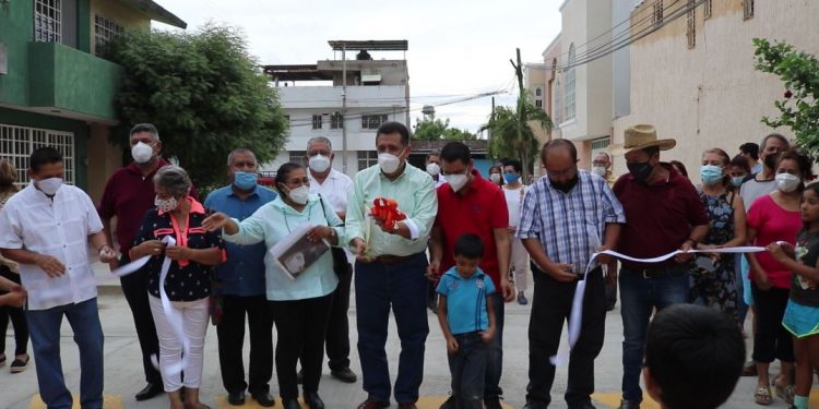 Gobierno de Apatzingán entrega pavimentación en el Fraccionamiento La Fuente