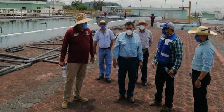 Alcalde de Apatzingán supervisa avances en la planta tratadora y perforación de Pozo Profundo en Acahuato