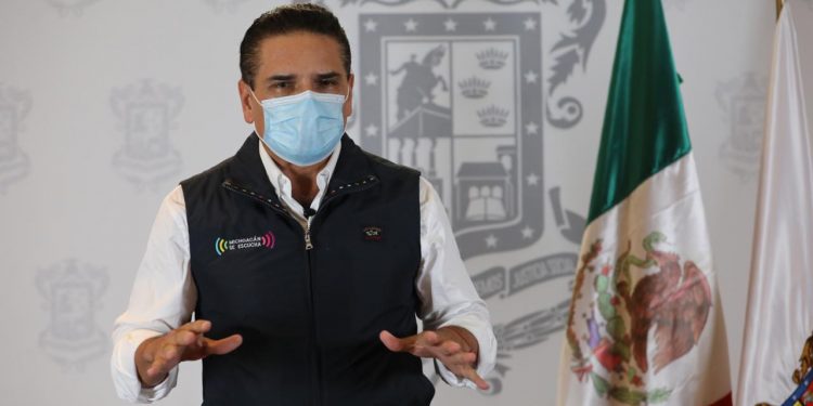 Seamos los primeros en poner el ejemplo, Silvano a funcionarios