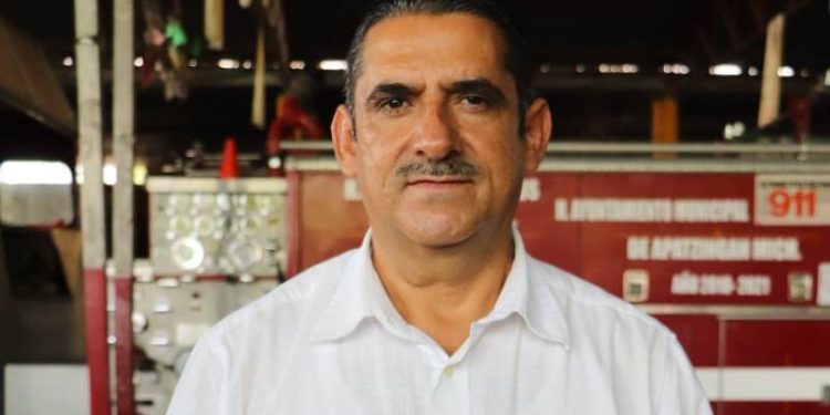 En Apatzingán invitan a jóvenes a tramitar su cartilla del SMN