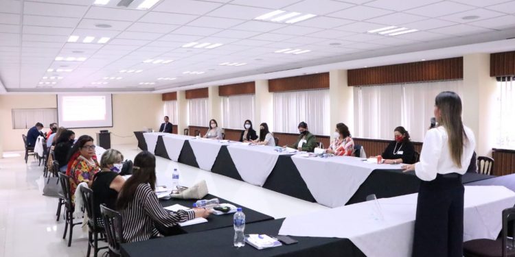 Red de Mujeres se capacita con apoyo de la FGE: Araceli Saucedo