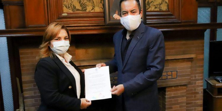 Entrega Carlos Herrera nombramiento a encargada de despacho de Sedesoh