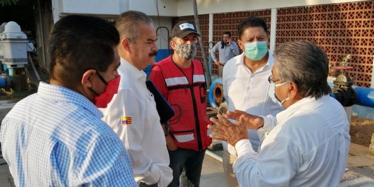 Supervisa Feliciano Flores, avances en cambio de bombas de agua en Lázaro Cárdenas