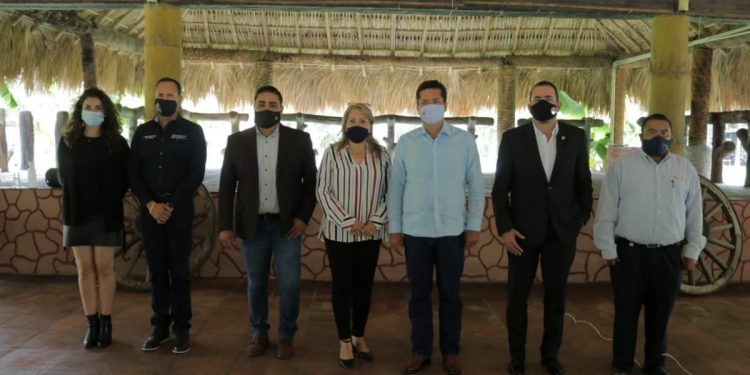 Acuerda Humberto González, Toño García y empresarios acciones para reactivar economía en Huandacareo y región