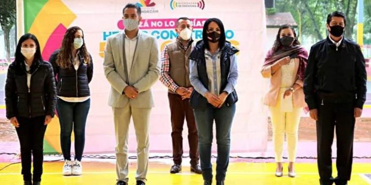 Beneficia IIFEEM a más de 4,300 estudiantes con mobiliario en Uruapan