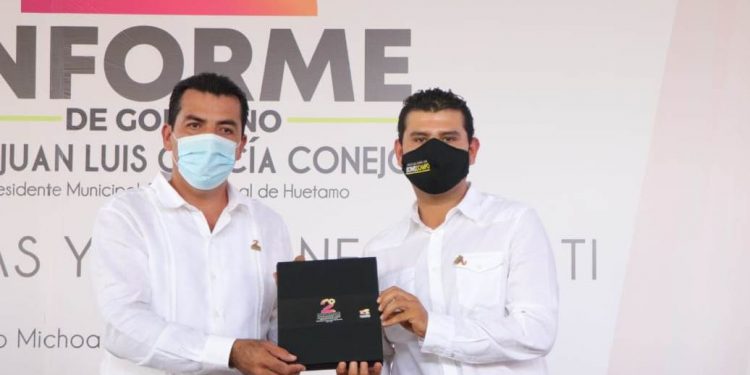 Asiste Octavio Ocampo a los informes de los presidentes de Huetamo y Susupuato