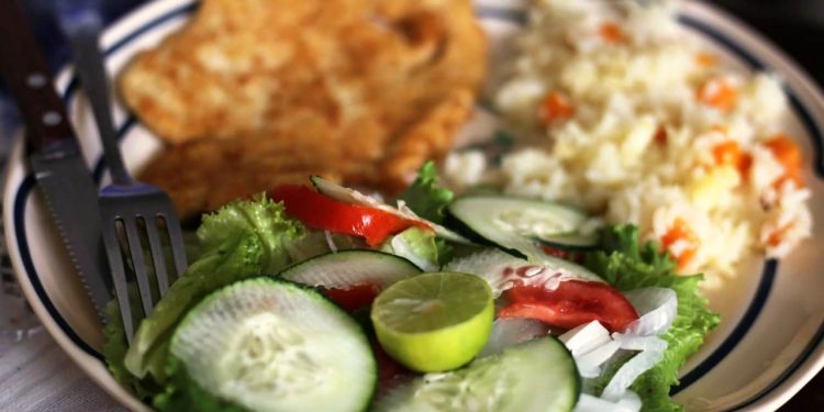 Alimentos procesados debilitan el sistema inmunológico ante COVID-19