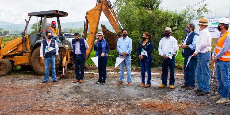 Arranca Macarena Chávez sustitución de línea de conducción de agua potable