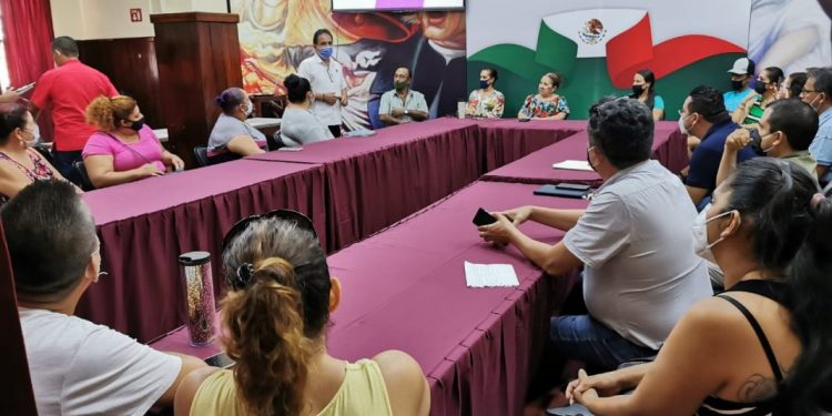 En Apatzingán se capacitan propietarios de salones de fiesta, restaurantes y marisquerías