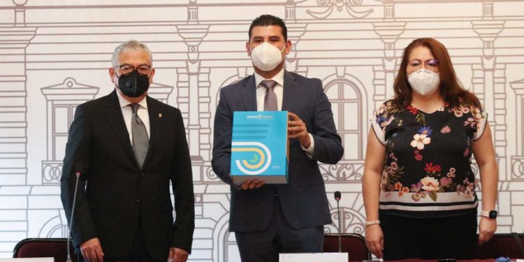 Recibe Congreso del Estado Quinto Informe del Gobierno de Michoacán