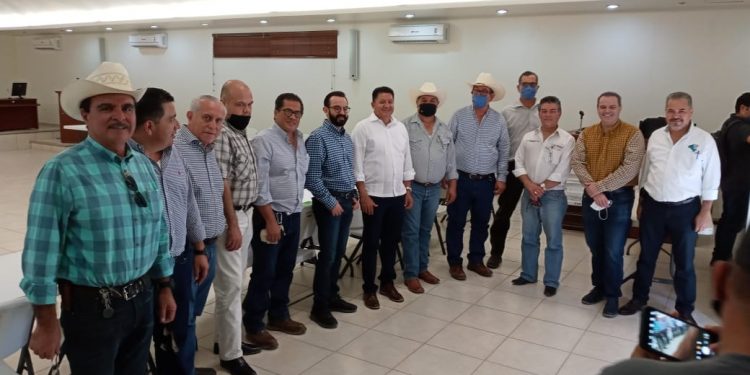 Se reúne Feliciano Flores con los distritos de riego del Rio Yaqui y Rio Mayo en Sonora