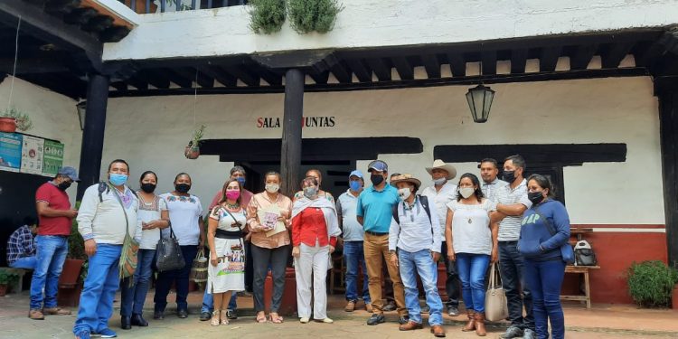 DIPUTADA MARÍA CHÁVEZ ATIENDE PETICIONES DE ARTESANOS DE PÁTZCUARO