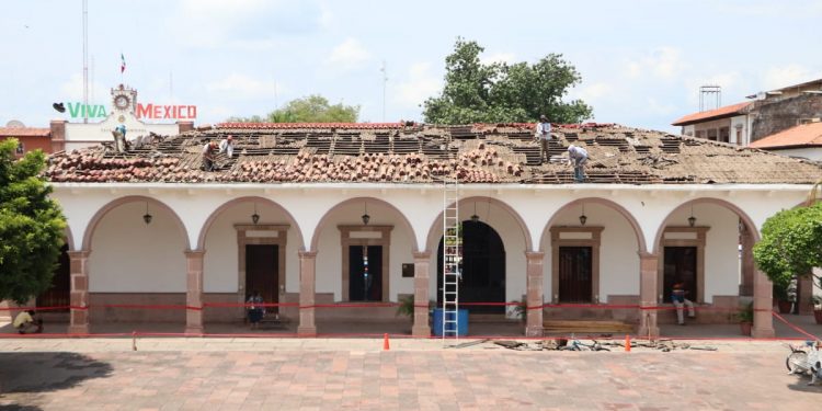 Rehabilitación en edificios públicos para mejorar servicios en Apatzingán