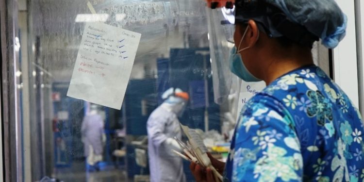 En hospitales, pero también en las calles, se combate al COVID-19 en Michoacán