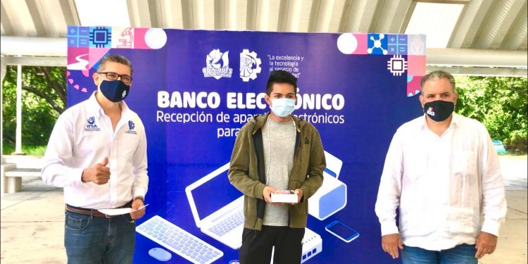 Programa #VePorEllos, ayudará a jóvenes de escasos recursos con equipo tecnológico: Ulises Rangel