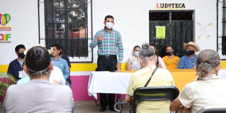 Octavio Ocampo lleva campañas para la detección y prevención de Osteoporosis a municipios