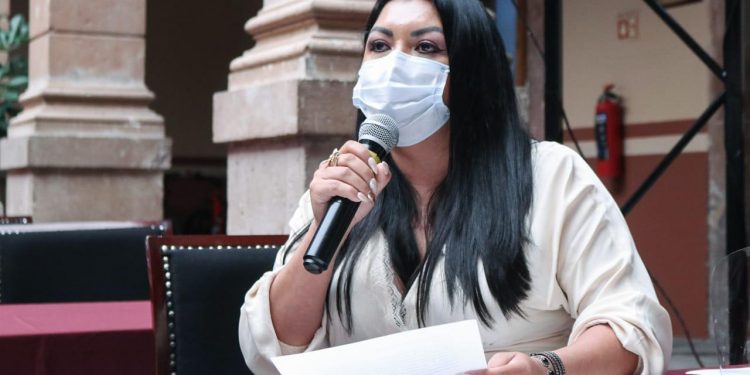 Cobro por trámites urgentes, un retroceso a la legislación en Michoacán: Brenda Fraga
