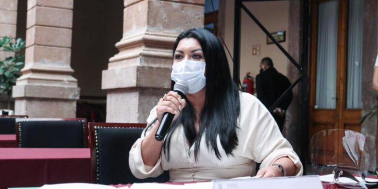 Logra Brenda Fraga que permisos de estacionamiento para personas con discapacidad motora temporal sean gratuitos