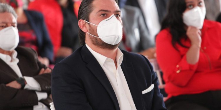 Celebra Eduardo Orihuela la detención de Diego Urik N