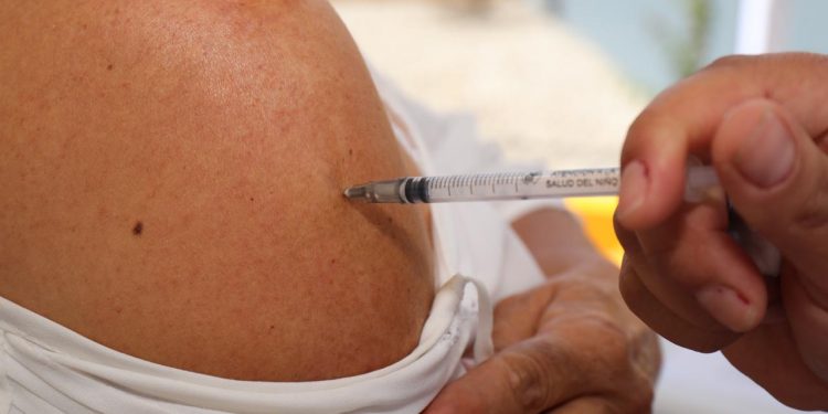 Vacunación contra influenza previene complicaciones graves