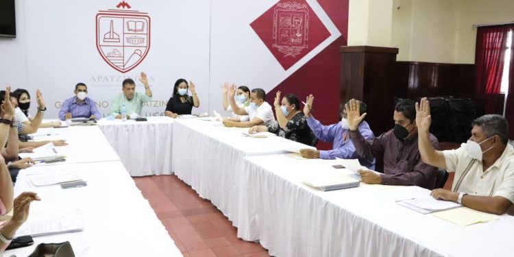 Aprueban por unanimidad cuentas públicas y tercer informe trimestral en Apatzingán