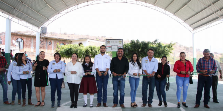 En Juárez y Tuzantla, Octavio Ocampo entrega apoyos y dan arranque a obras