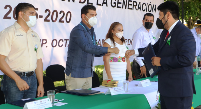 Octavio Ocampo apadrina generación de alumnos del ITSH y entrega lentes y cunas