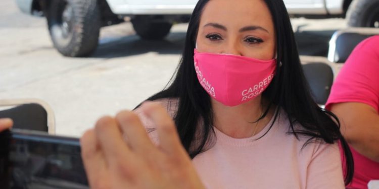Invita Adriana Hernández a participar en la Carrera Rosa Virtual 2020