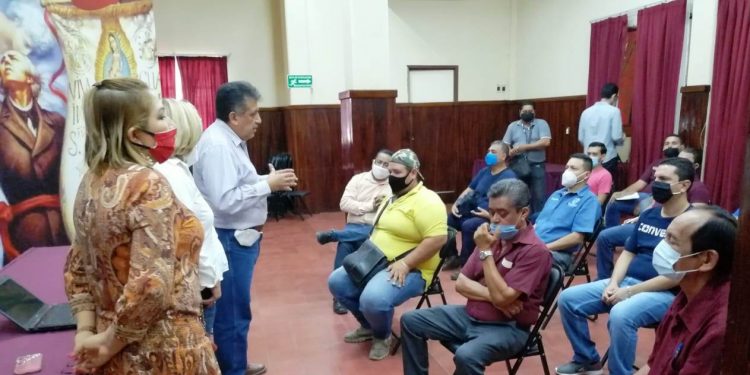 Imparten conferencia “Deconstruyendo el mandato de masculinidad”