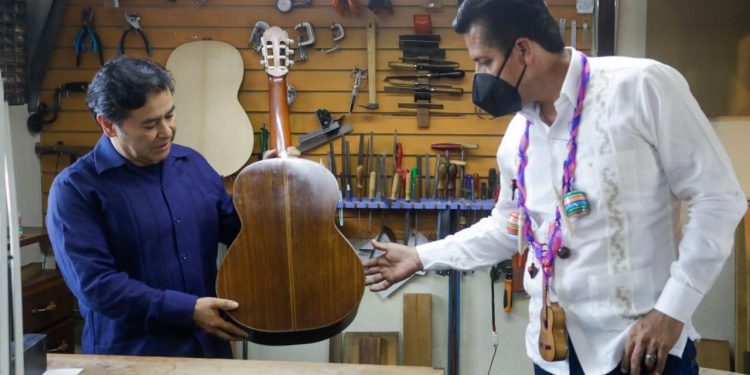 Toño García impulsa nombramiento de Paracho como Pueblo Mágico