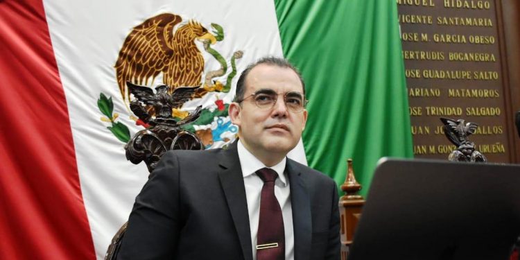 Presenta Balta Gaona iniciativa para que al inicio de las sesiones y antes de la aprobación del orden día, se puedan agregar asuntos.