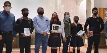 Benefician a estudiantes del CECyTEM del oriente del estado con herramientas tecnológicas