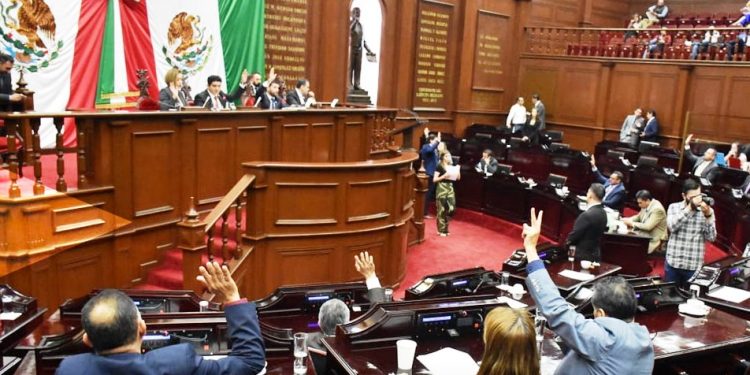 Piden diputados que servidores públicos no utilicen programas de gobierno para beneficio personal