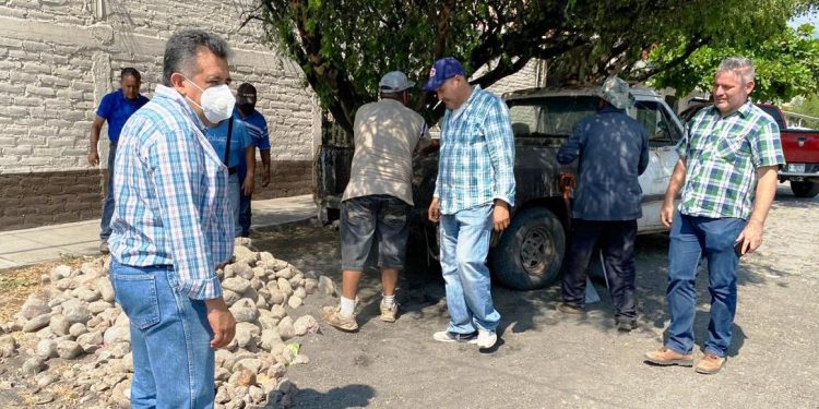 Continúan trabajos de rehabilitación de calles en Apatzingán