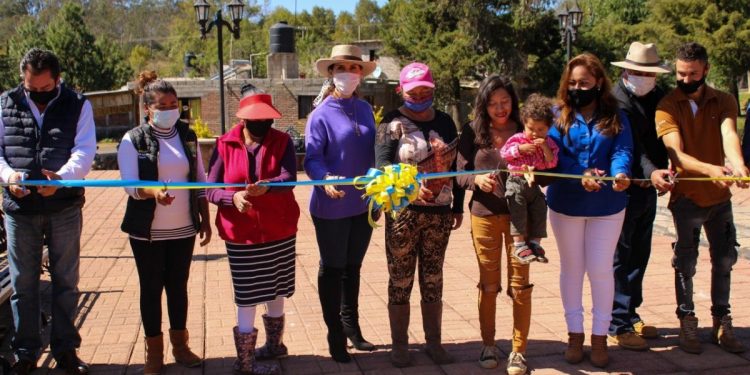 Entrega Macarena Chávez proyecto integral de iluminación en Las Pilas