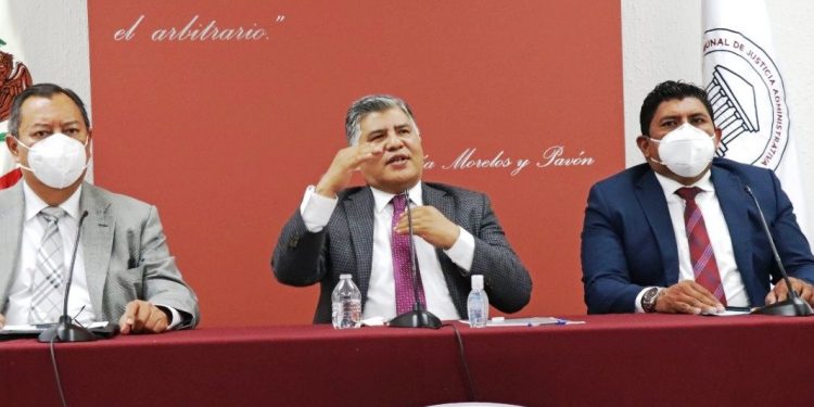 Administración pública debe acatar los derechos humanos: Magistrado