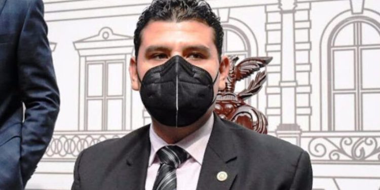 Logra Octavio Ocampo que se incrementen penas contra feminicidio