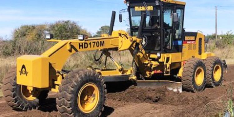 Rehabilita Gobierno de Michoacán 47 km de caminos saca cosecha en Pajacuarán