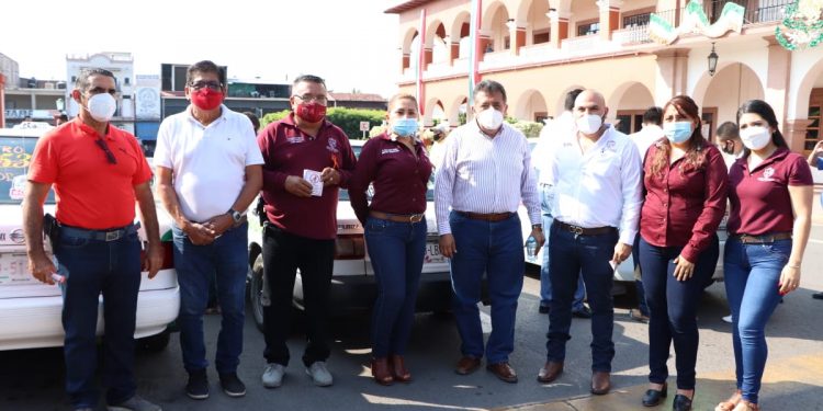 Con la entrega de contenedores inicia campaña de limpieza en Apatzingán
