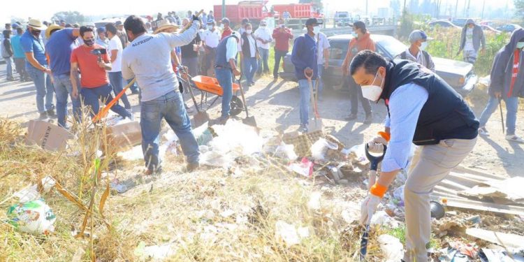 Encabeza Juan Carlos Barragán jornada de limpieza en espacios públicos utilizados como tiraderos clandestinos