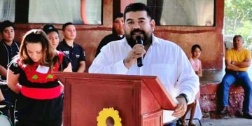 Francisco Huacus Esquivel, DIputado Federal de Apatzingán mejor calificado en materia de gestión