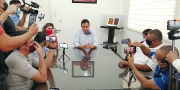 A evitar disparos al aire y no relajar medidas por la pandemia en Navidad, convoca José Luis Cruz alcalde de Apatzingán