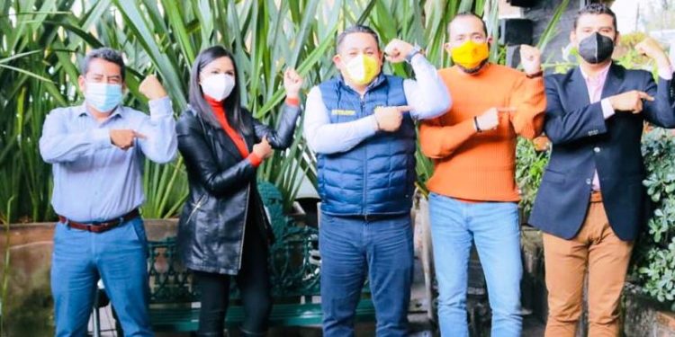 Ángel Custodio se registra como precandidato a diputado local por el Distrito de Apatzingán por el PRD