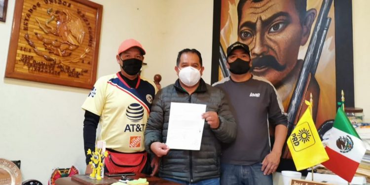 Gestiona Lupillo Aguilera obras para Cuanajo ante SCOP